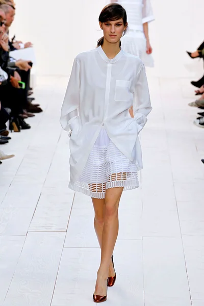 Look 15